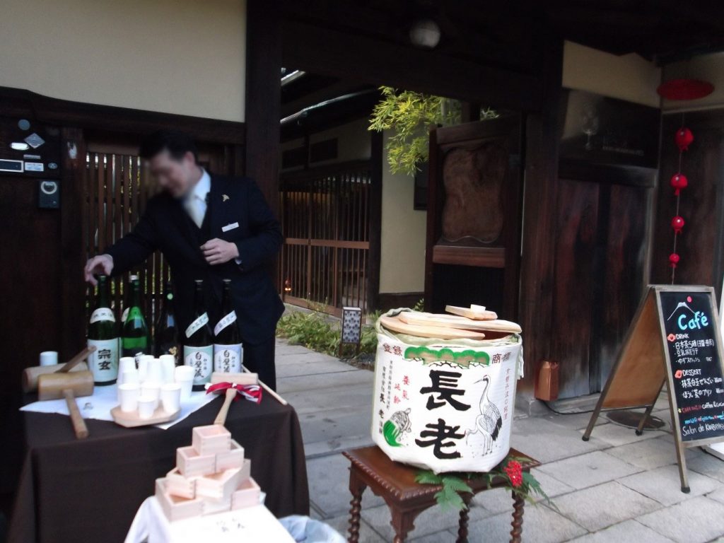 八坂の塔周辺「サロンドカンバヤシ」